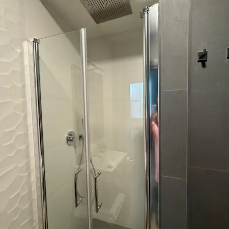 Sky Luxury Bed & Breakfast *